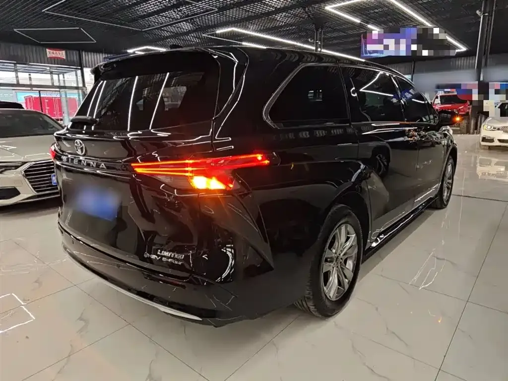 Toyota Sienna 2024 из CN, фото 8
