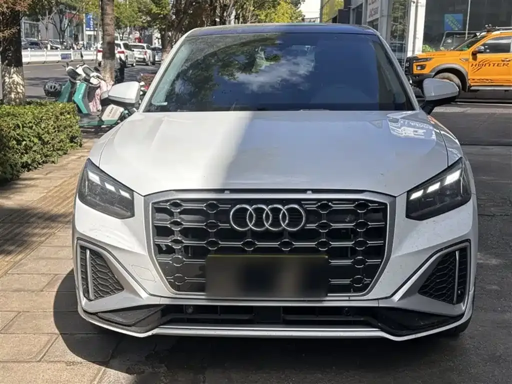 Audi Q2L 2023 из CN, фото 1