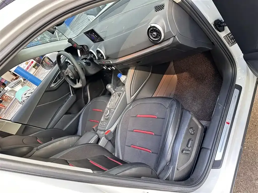 Audi Q2L 2023 из CN, фото 10