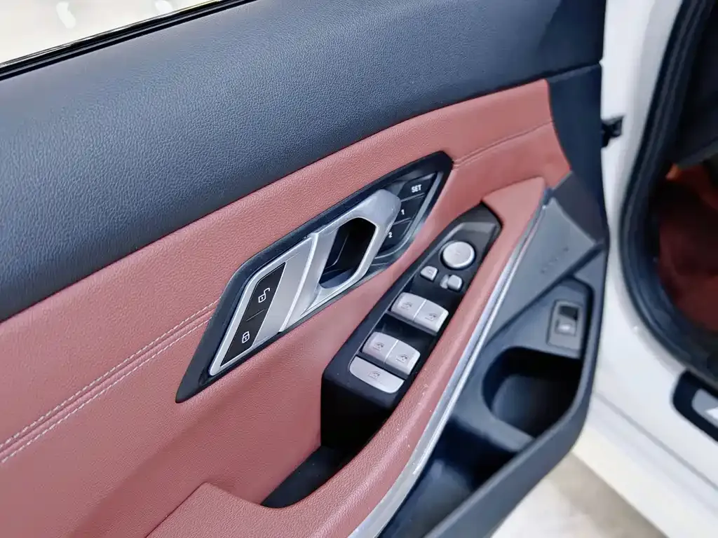 BMW 3 Series 2024 из CN, фото 9