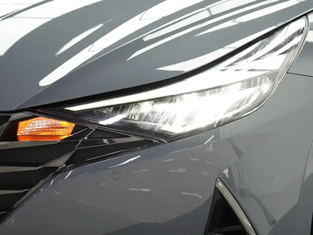 Hyundai Elantra — фото 4