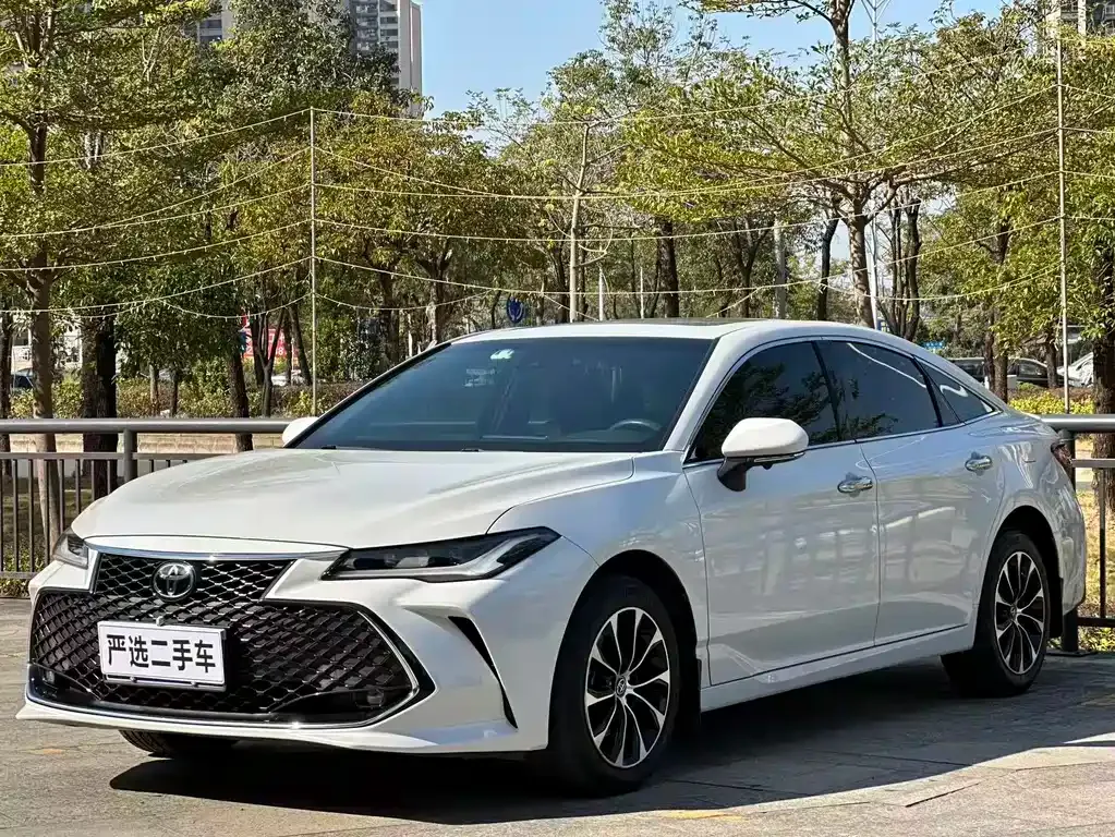 Toyota Avalon — фото 1