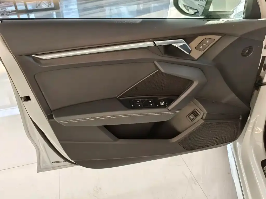 Audi A3 2023 из CN, фото 4