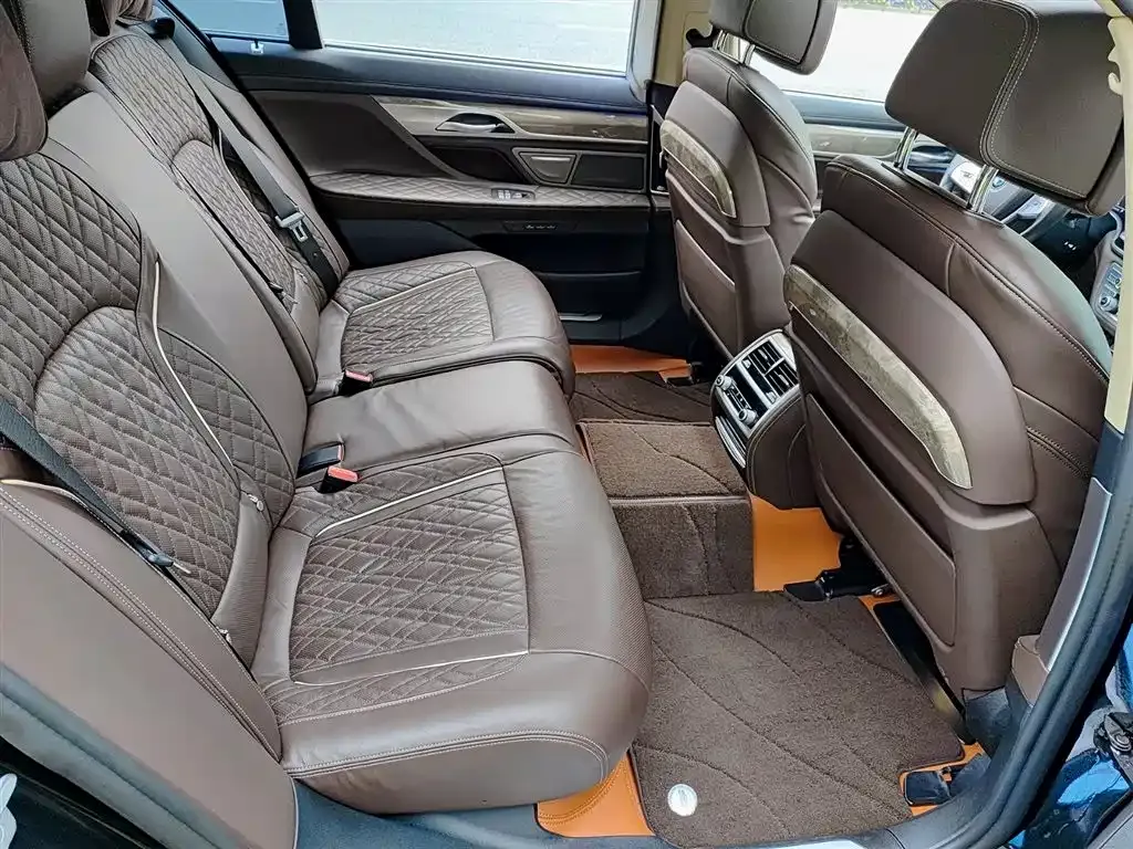BMW 7 Series 2021 из CN, фото 8