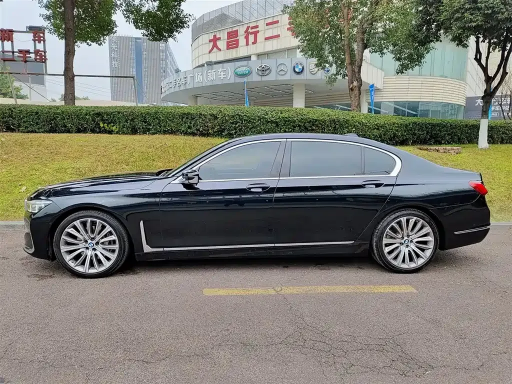 BMW 7 Series 2021 из CN, фото 9
