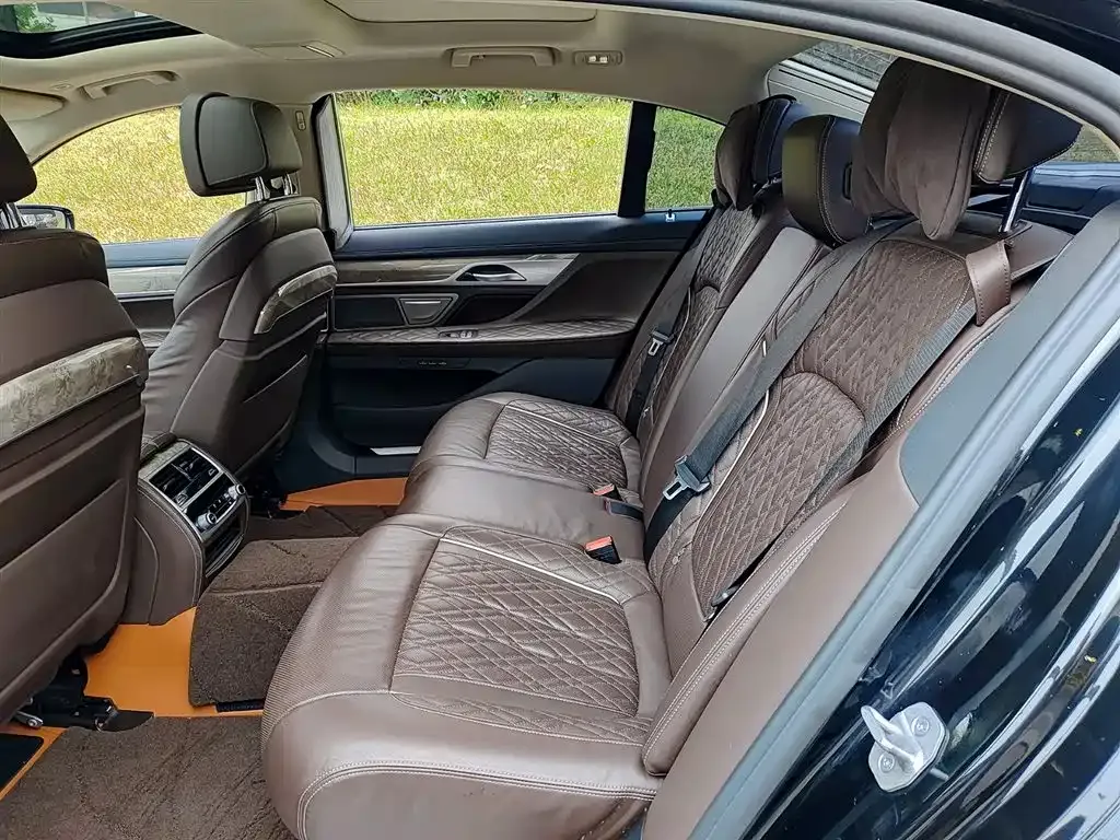 BMW 7 Series 2021 из CN, фото 7