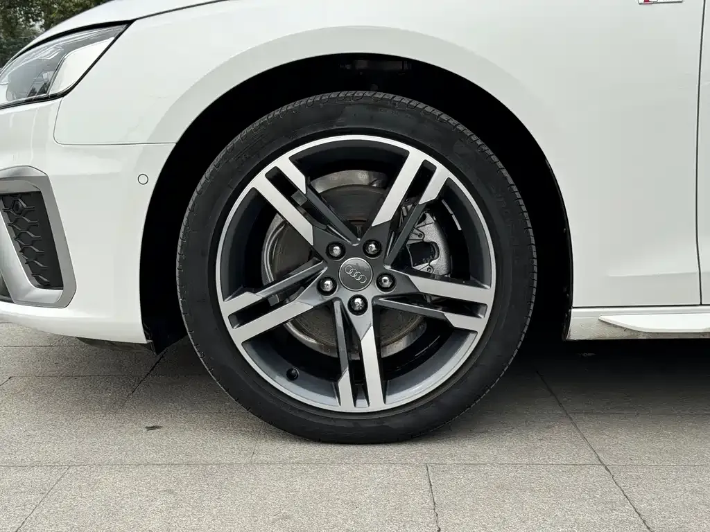 Audi A4L 2021 из CN, фото 10