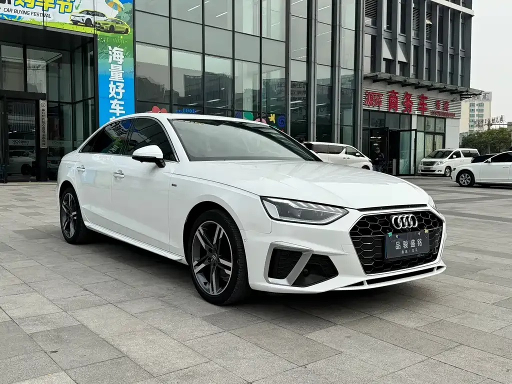 Audi A4L 2021 из CN, фото 5
