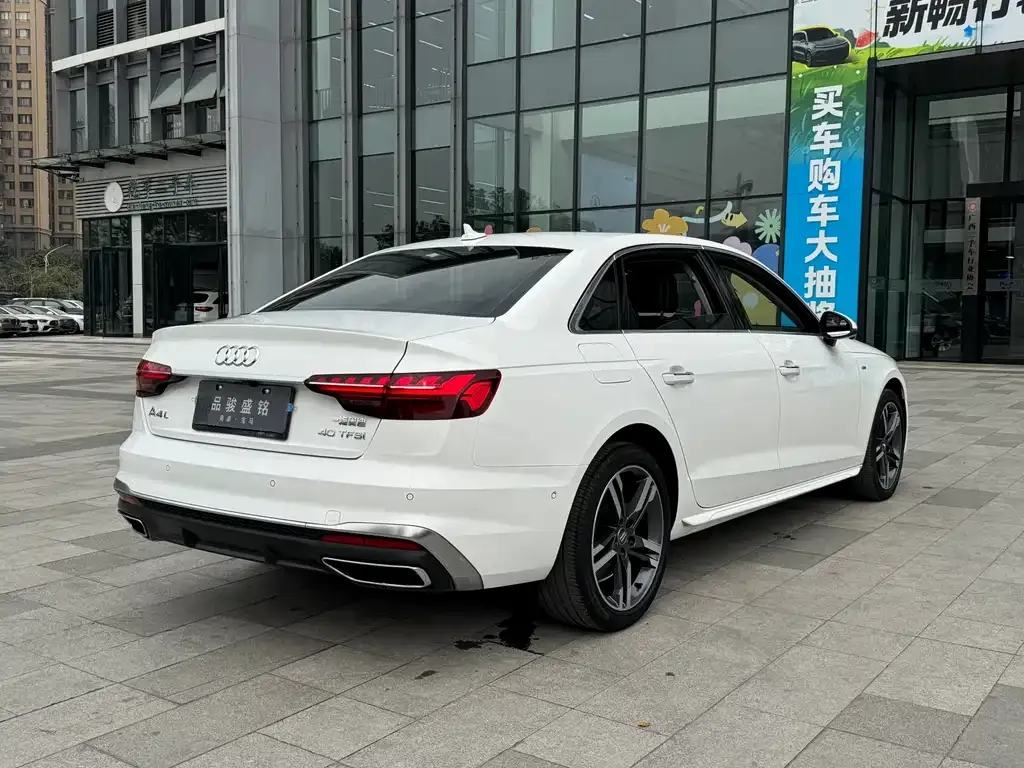 Audi A4L 2021 из CN, фото 8