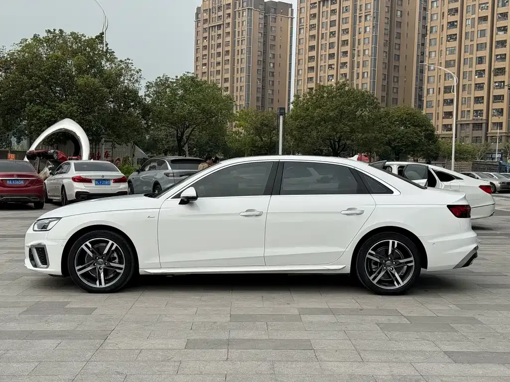 Audi A4L 2021 из CN, фото 7
