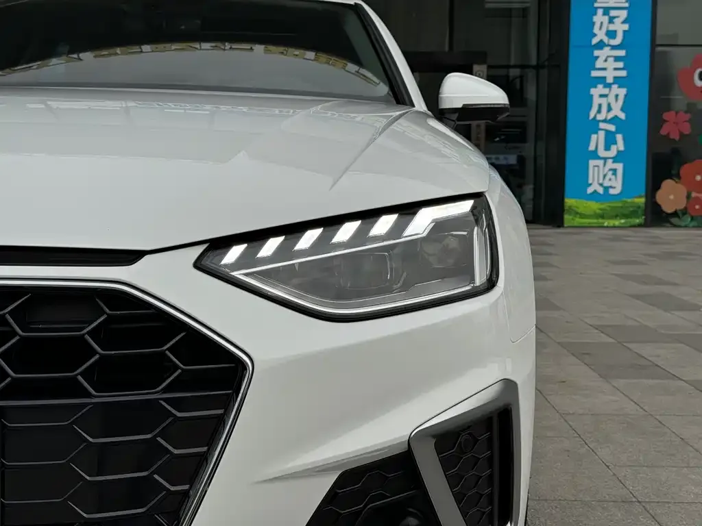 Audi A4L 2021 из CN, фото 4