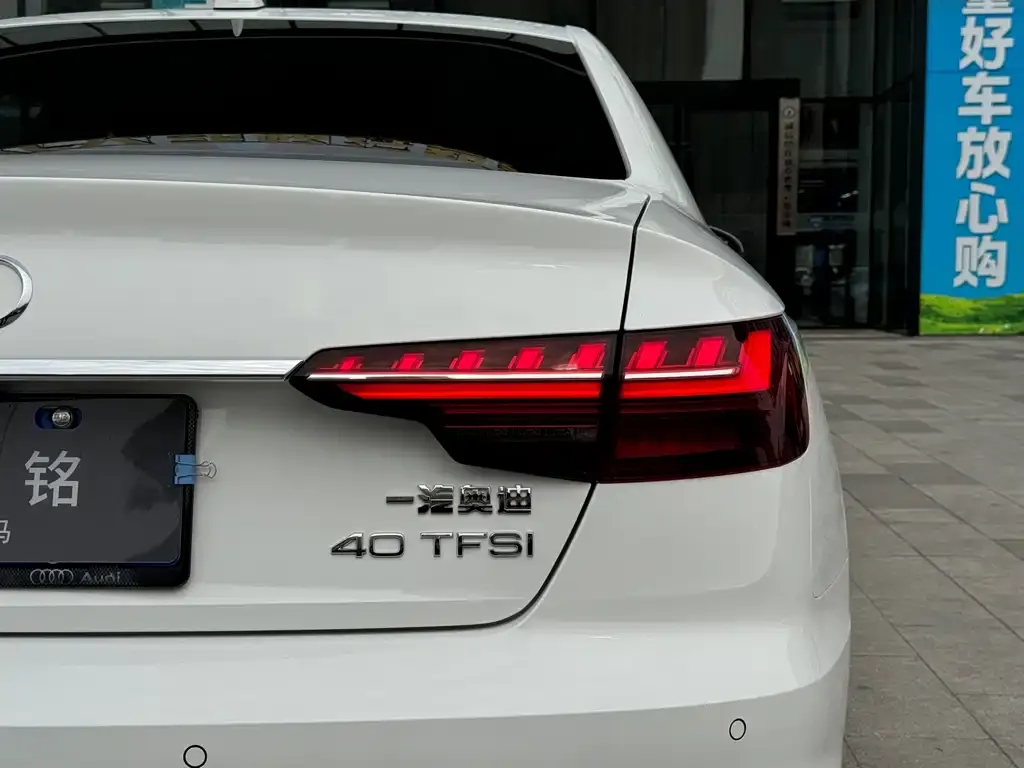 Audi A4L 2021 из CN, фото 2
