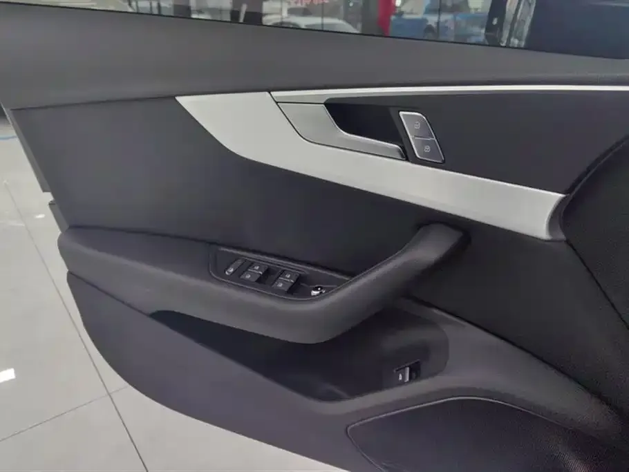 Audi A4L 2024 из CN, фото 2