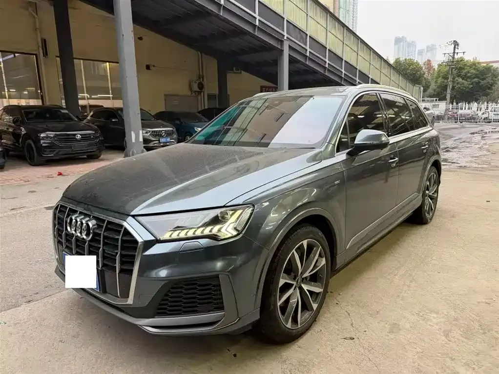 Audi Q7 2024 из CN, фото 1