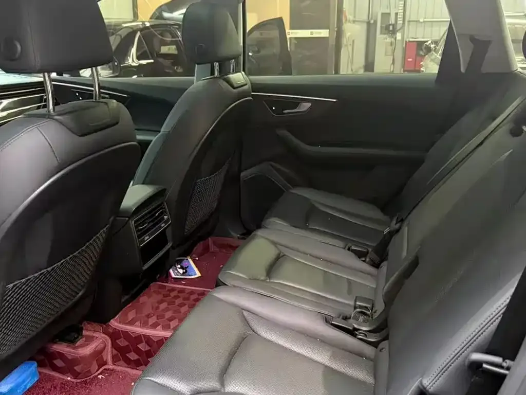 Audi Q7 2024 из CN, фото 5