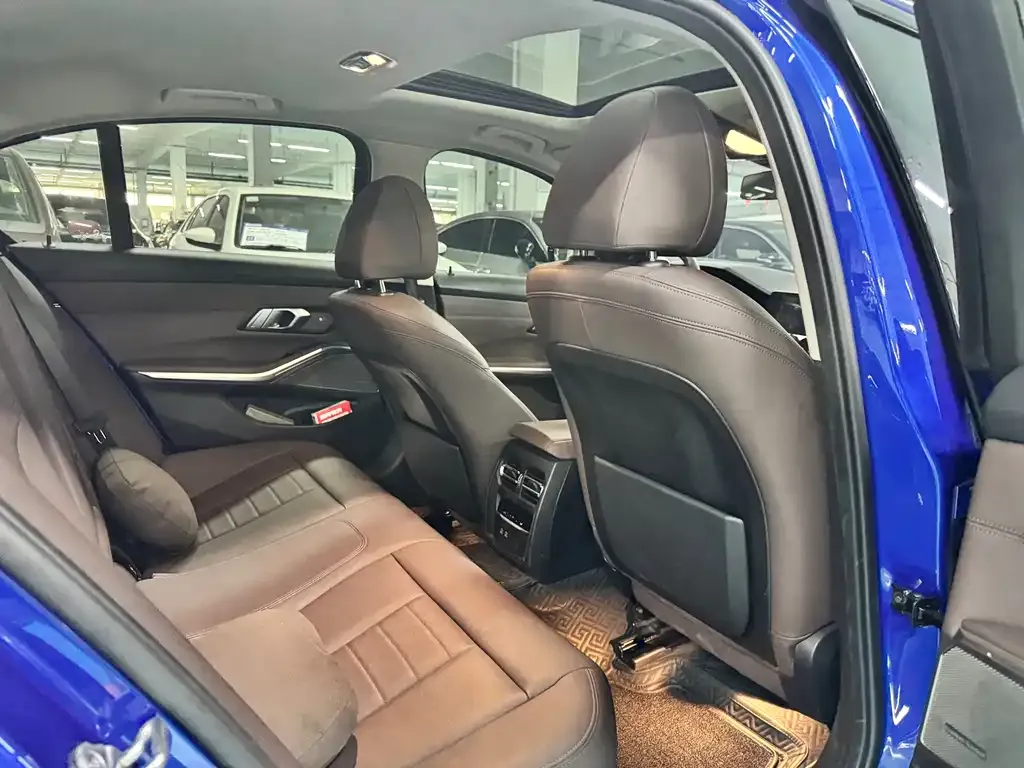 BMW 3 Series 2021 из CN, фото 2