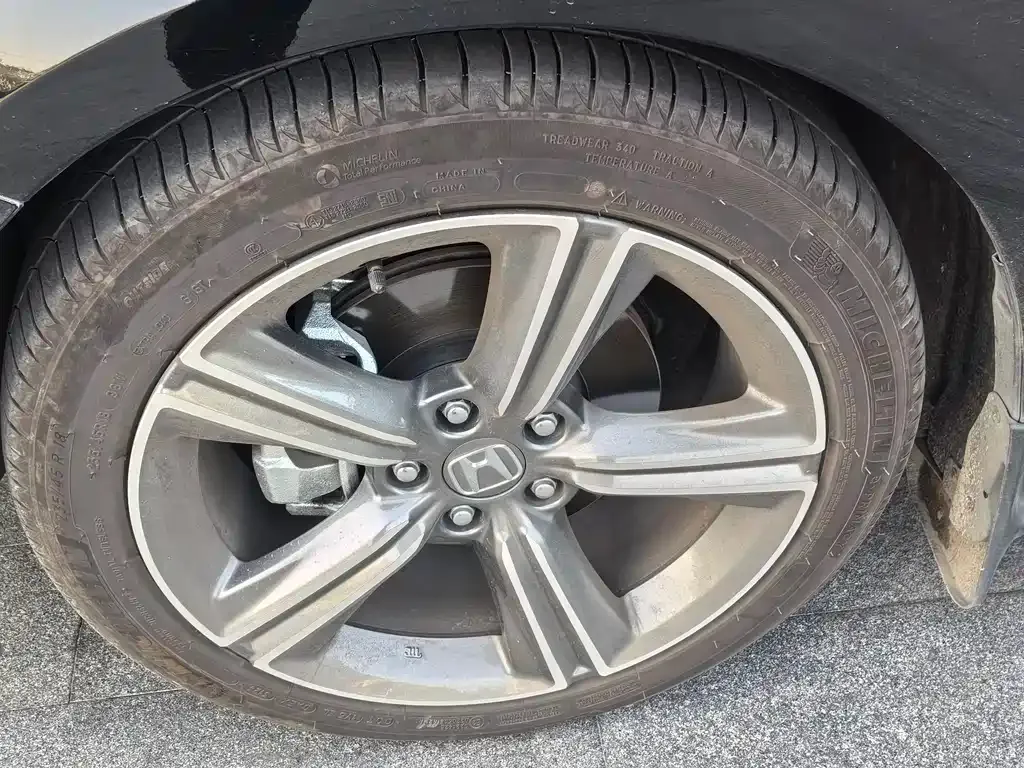 Honda Accord — фото 10