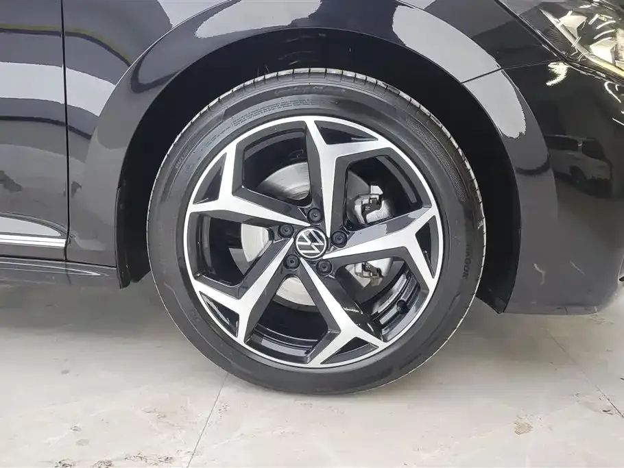 Volkswagen Passat 2023 из CN, фото 6