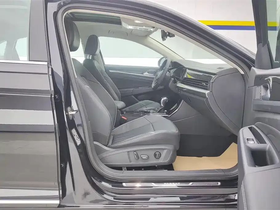 Volkswagen Passat 2023 из CN, фото 7