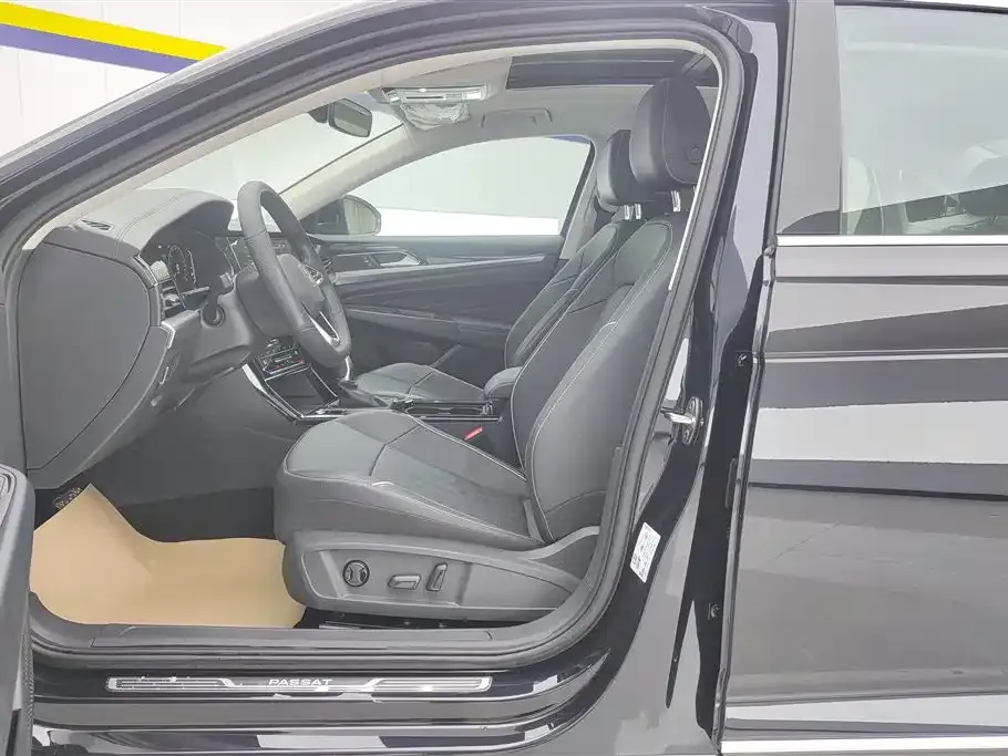 Volkswagen Passat 2023 из CN, фото 5