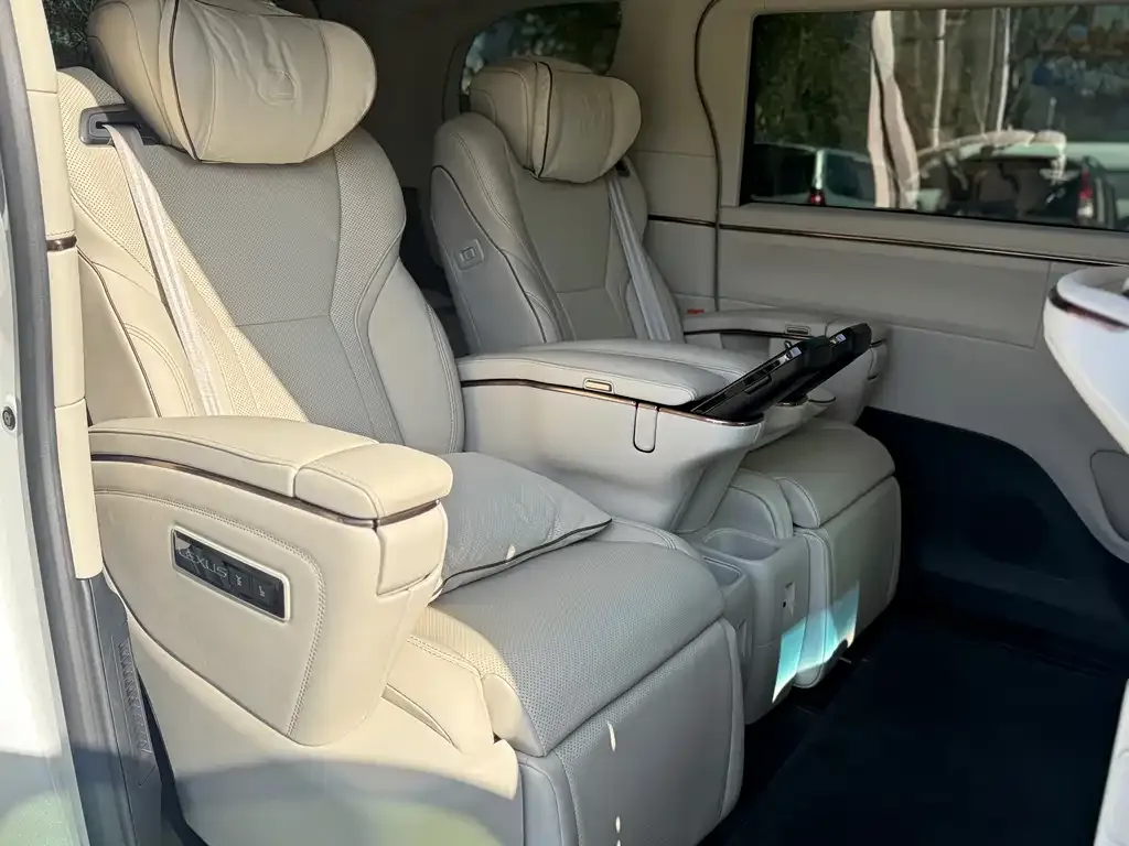 Lexus LM 2023 из CN, фото 3