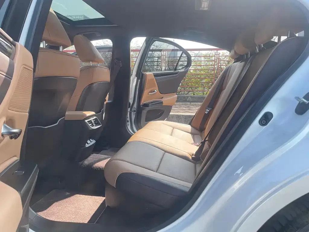 Lexus ES 2021 из CN, фото 3