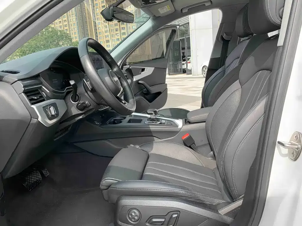Audi A4L 2022 из CN, фото 5