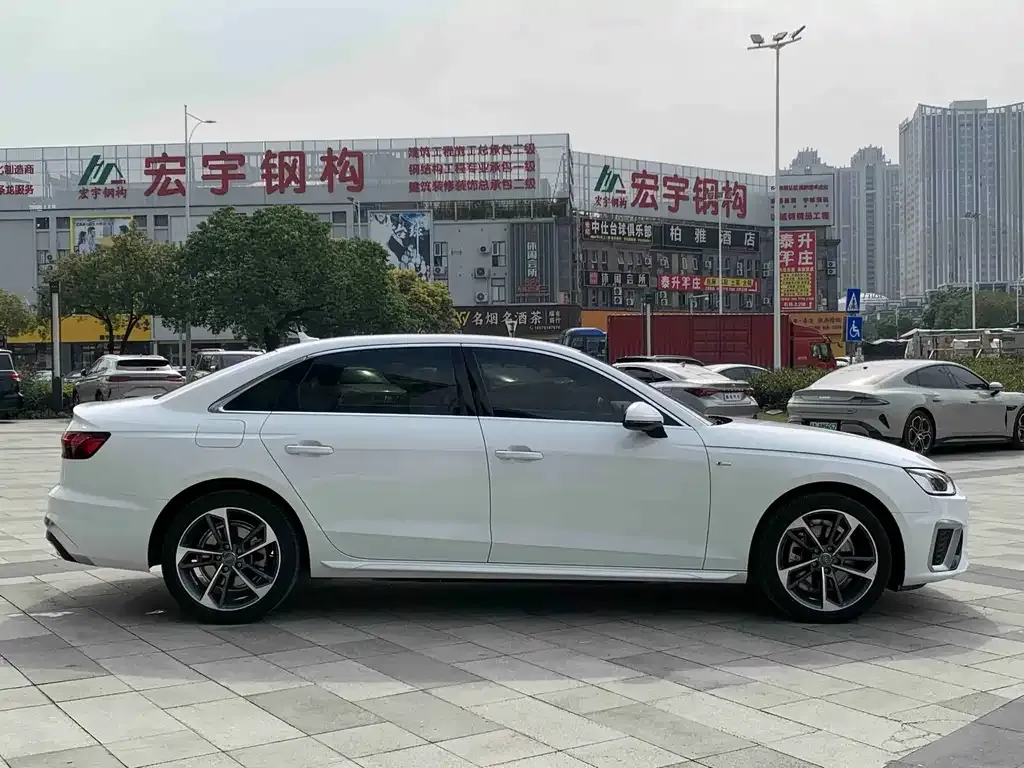 Audi A4L 2022 из CN, фото 8