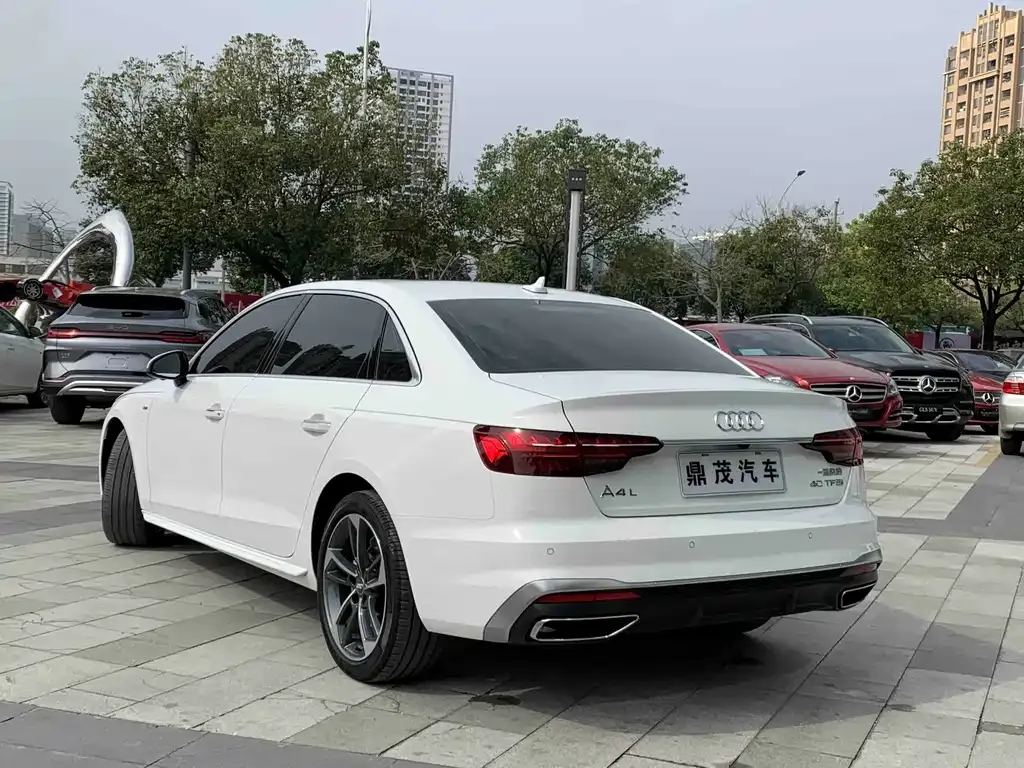 Audi A4L 2022 из CN, фото 3
