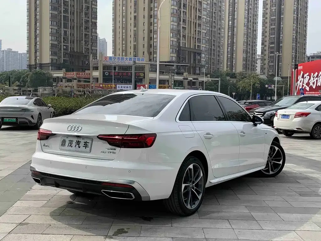 Audi A4L 2022 из CN, фото 6