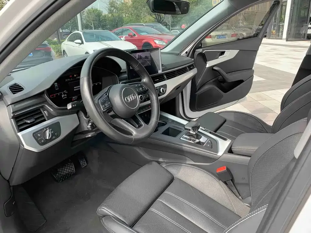Audi A4L 2022 из CN, фото 9