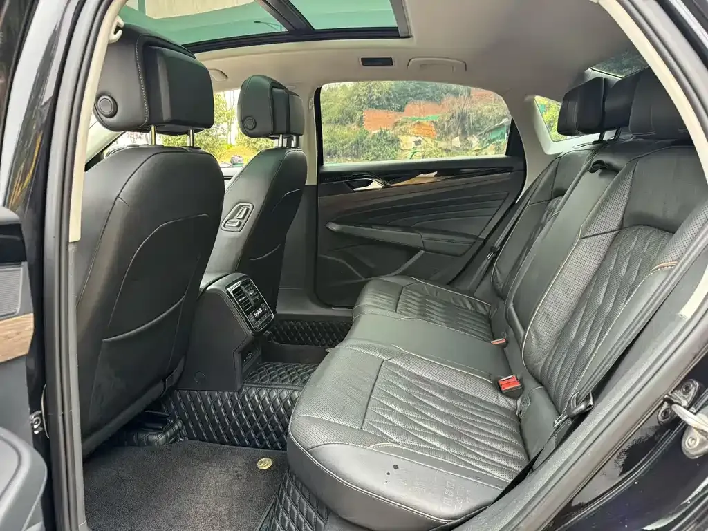 Volkswagen Passat — фото 7