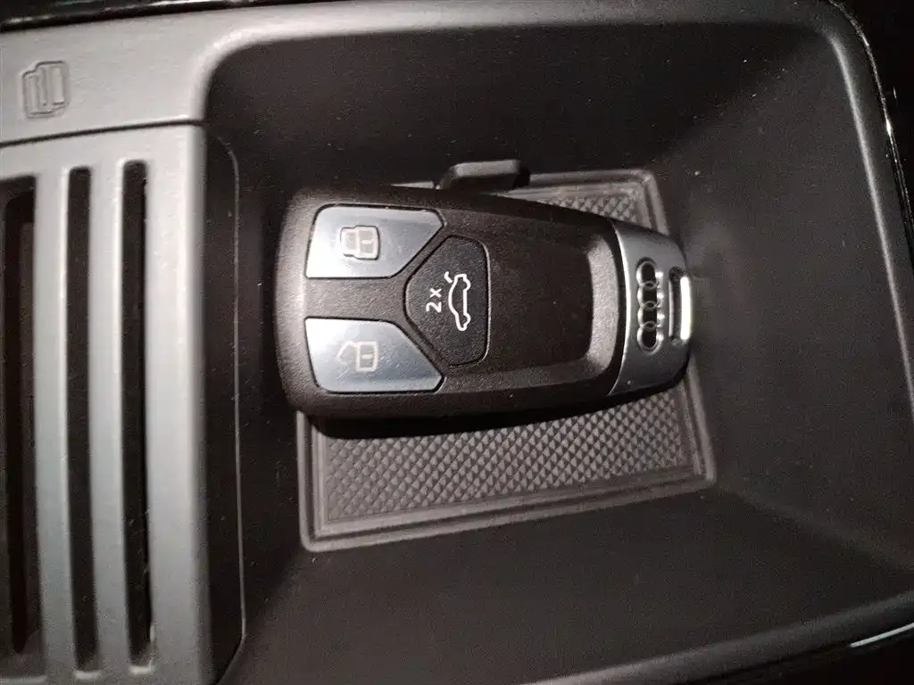 Audi Q5L 2023 из CN, фото 2