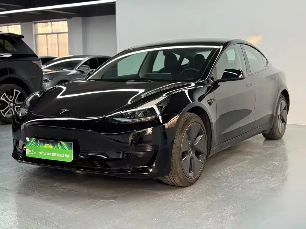 Tesla Model 3 — фото 1