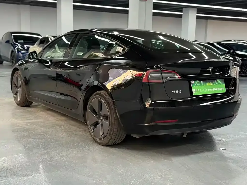 Tesla Model 3 — фото 7