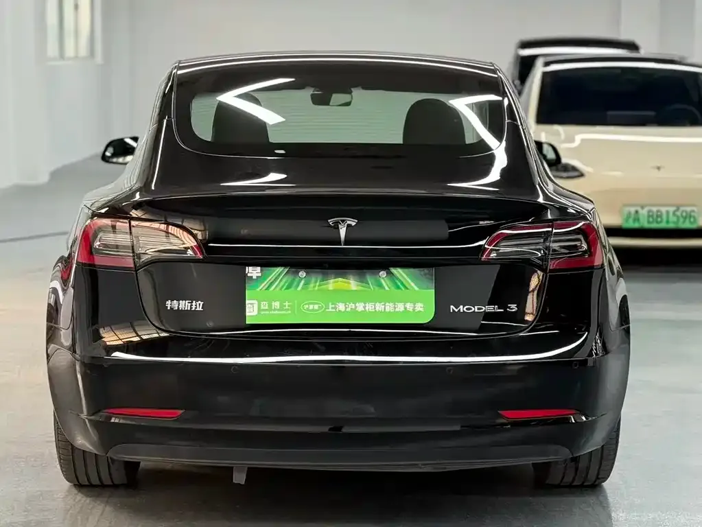 Tesla Model 3 — фото 9