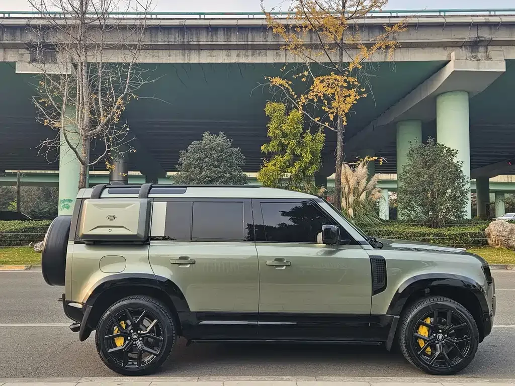 Land Rover Defender — фото 10