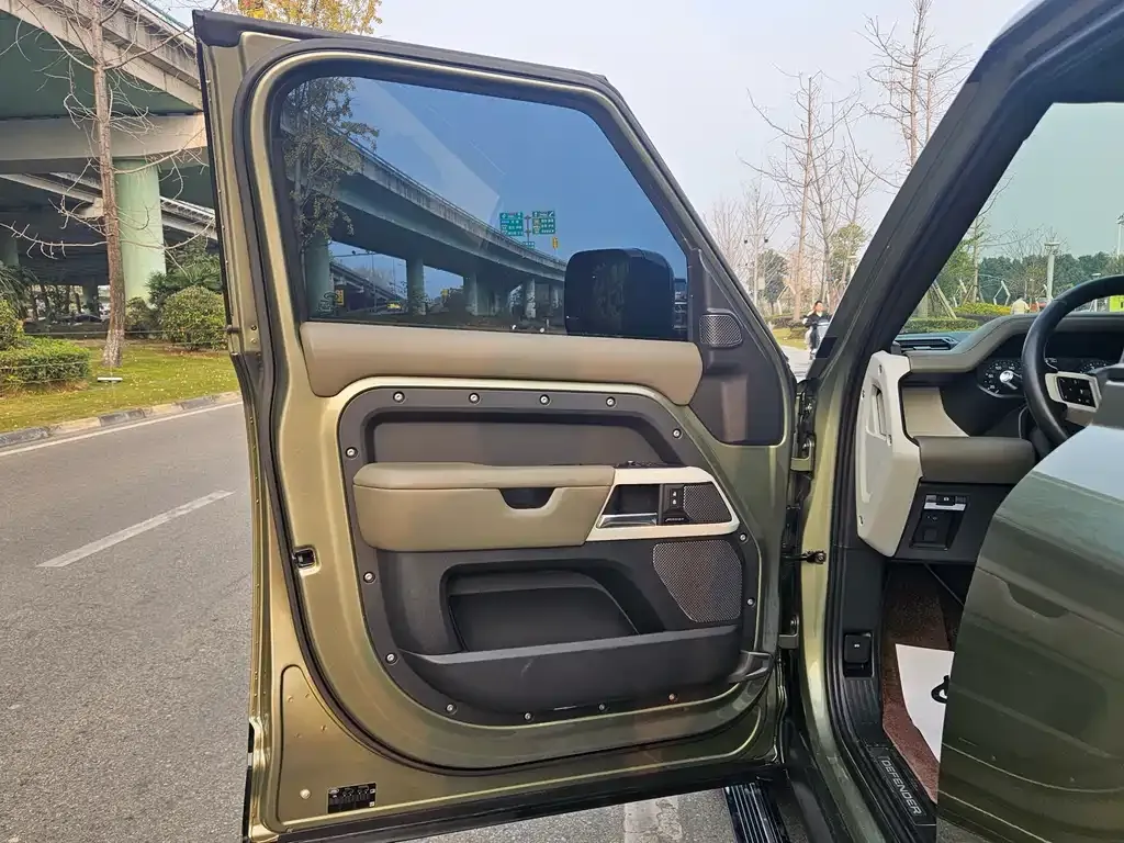 Land Rover Defender — фото 8