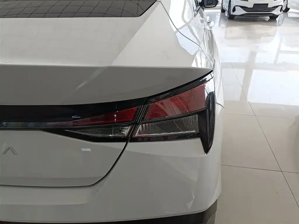 Hyundai Elantra 2025 из CN, фото 2