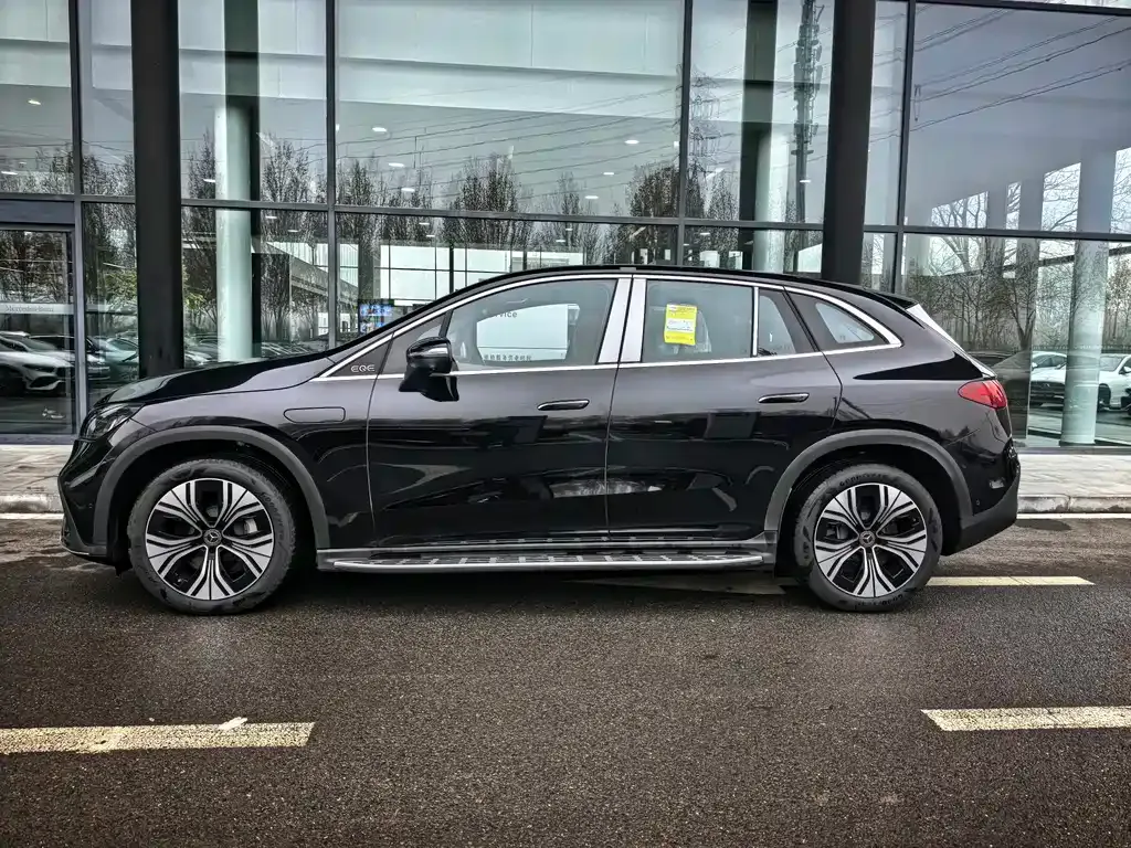 Mercedes-Benz EQE SUV — фото 5