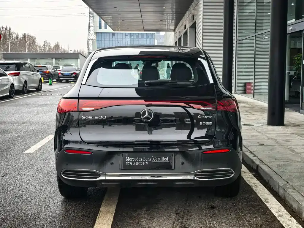 Mercedes-Benz EQE SUV — фото 4