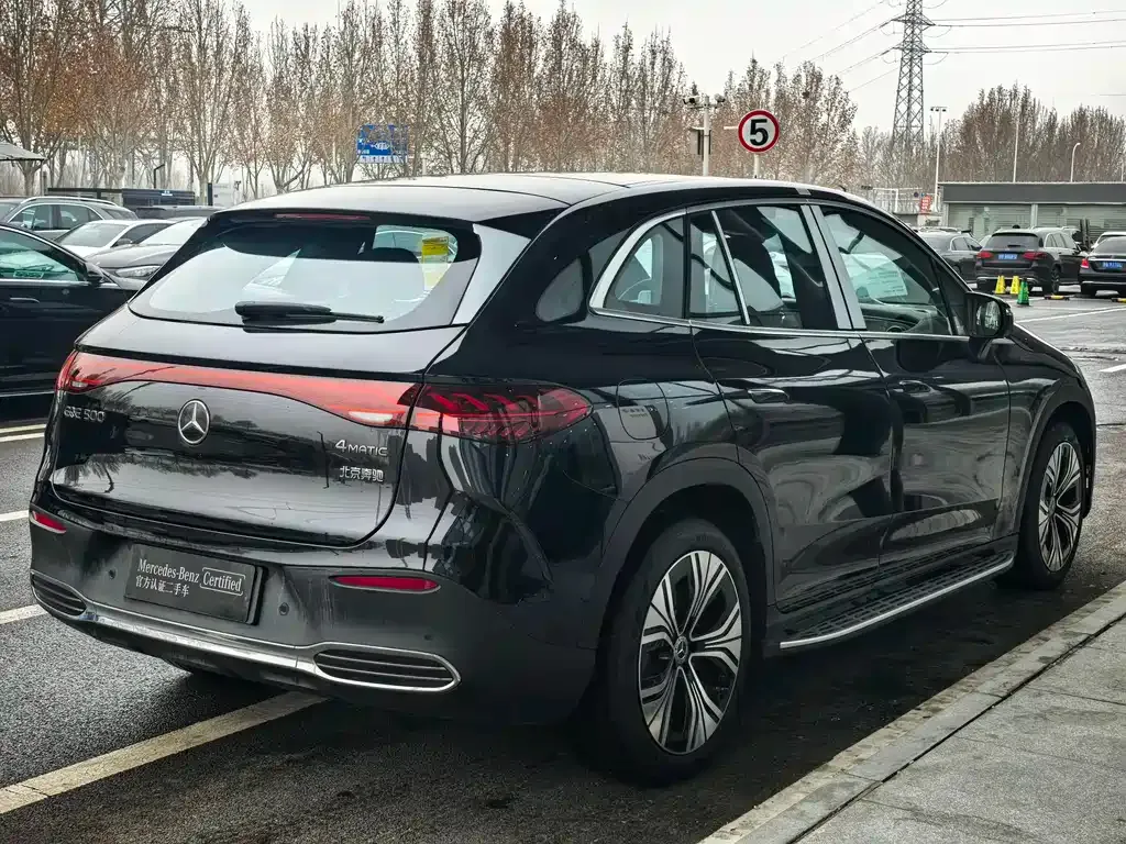 Mercedes-Benz EQE SUV — фото 7