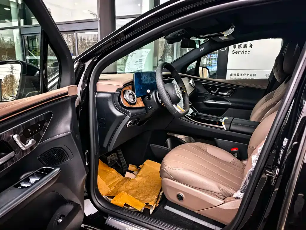 Mercedes-Benz EQE SUV — фото 3