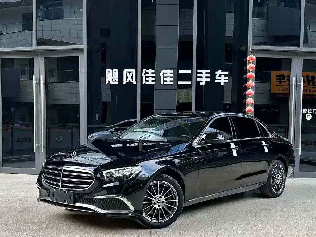Mercedes-Benz E-Class — фото 1