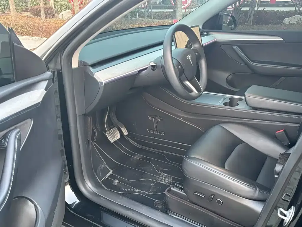 Tesla Model Y 2024 из CN, фото 3