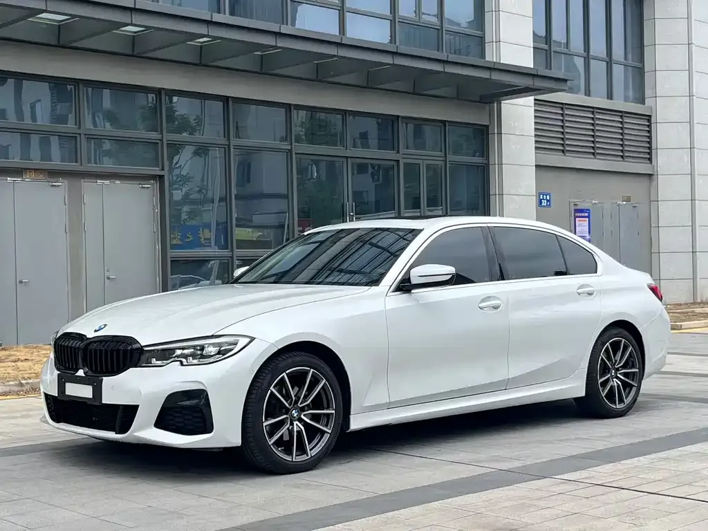 BMW 3 Series 2022 из CN, фото 1