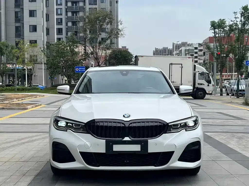 BMW 3 Series 2022 из CN, фото 2
