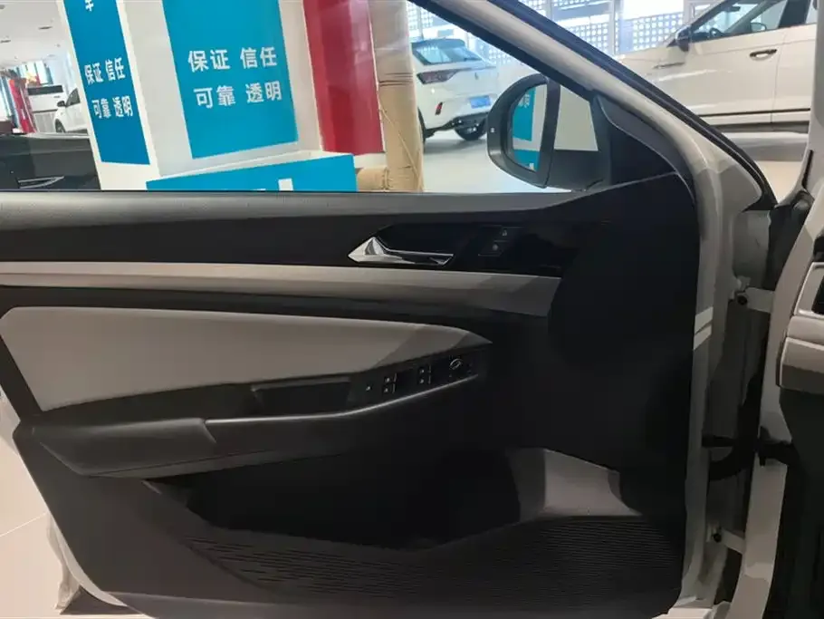 Volkswagen Bora 2024 из CN, фото 10