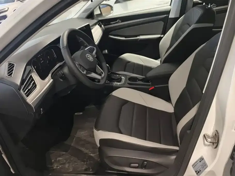 Volkswagen Bora 2024 из CN, фото 3