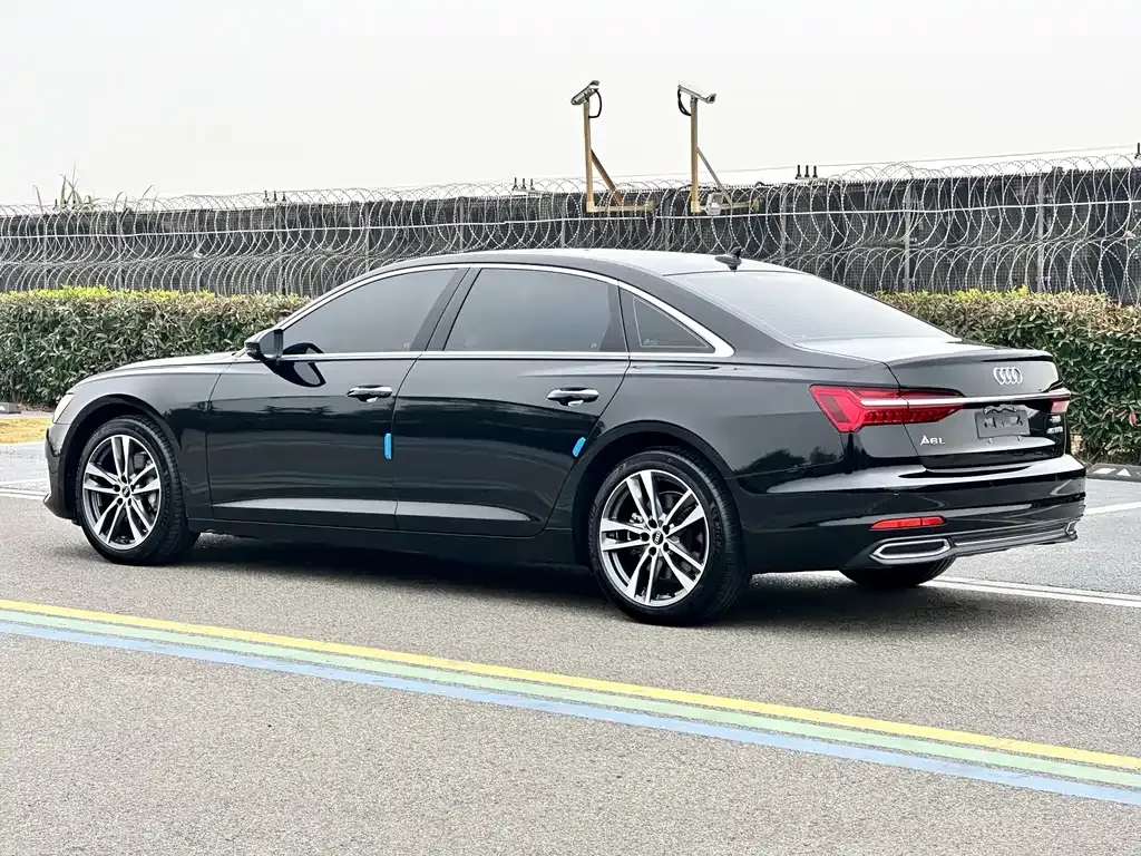 Audi A6L 2022 из CN, фото 9